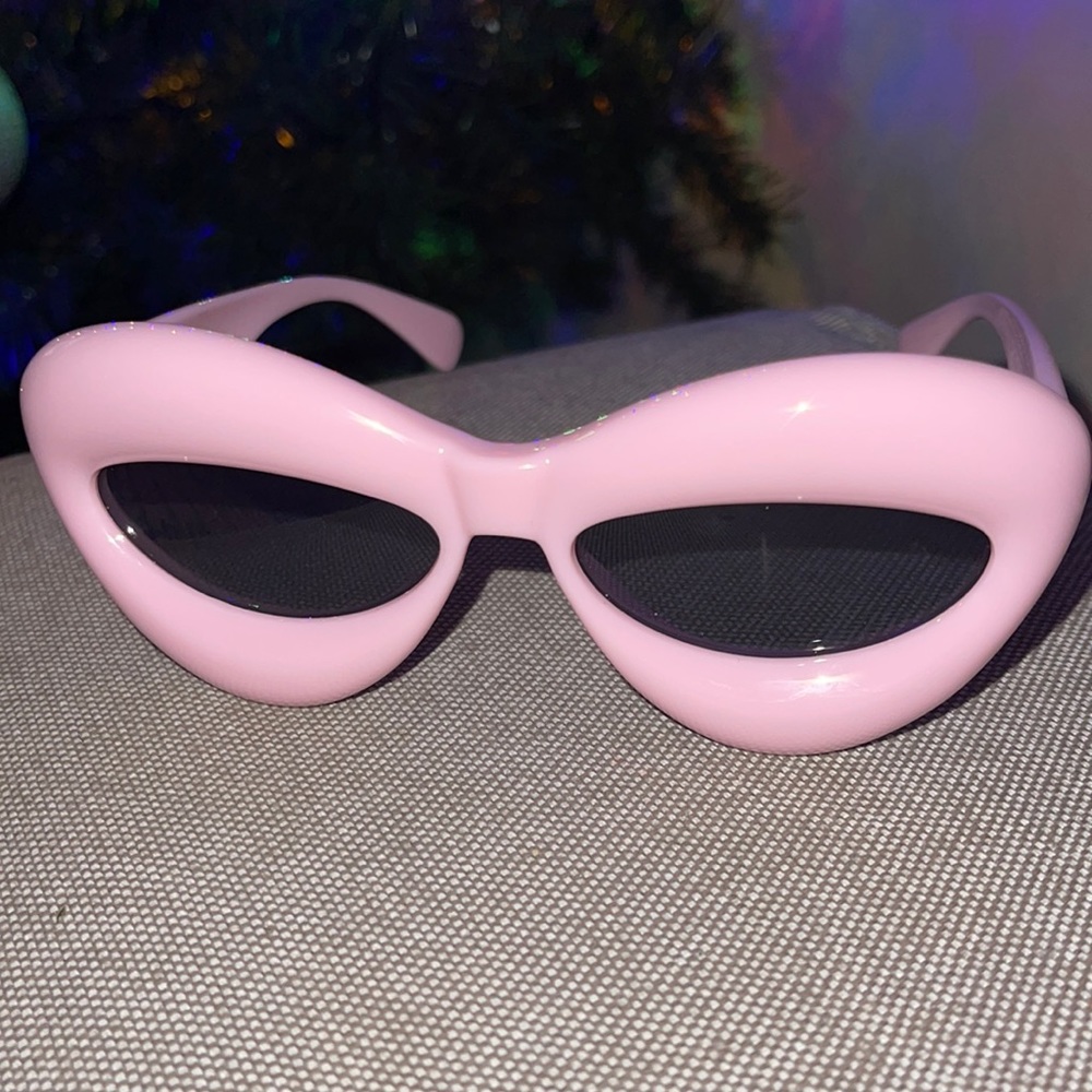 Women’s cat eye sunglasses.